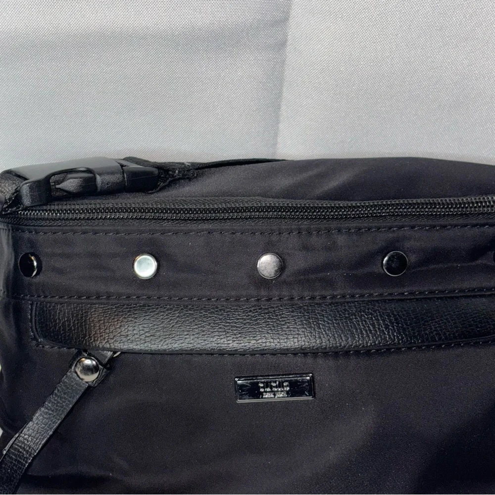 Tutilo New York Fanny Pack Black Adjustable Waist Shoulder Bag Unisex.